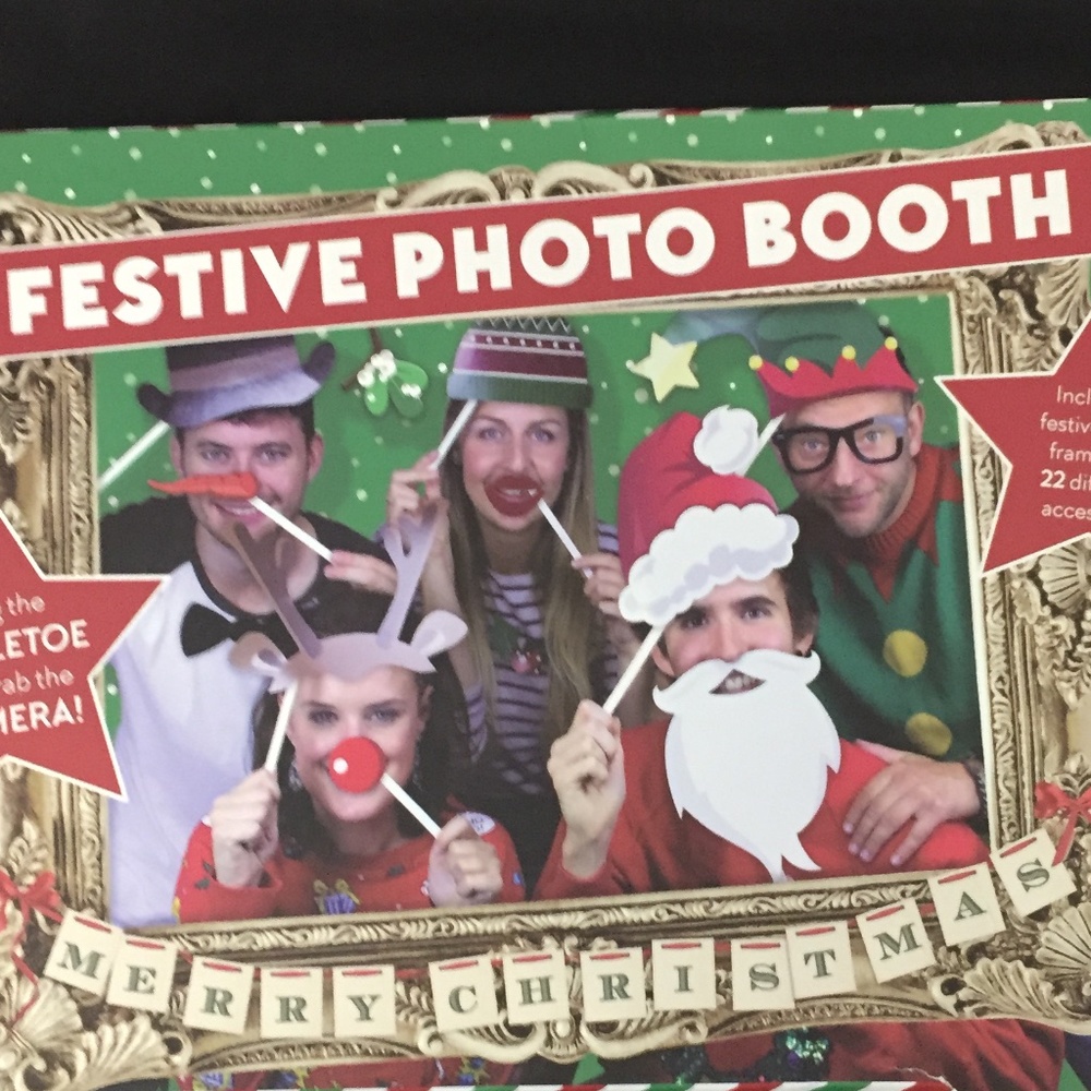 Festive Photo Booth by Paladone  NWT